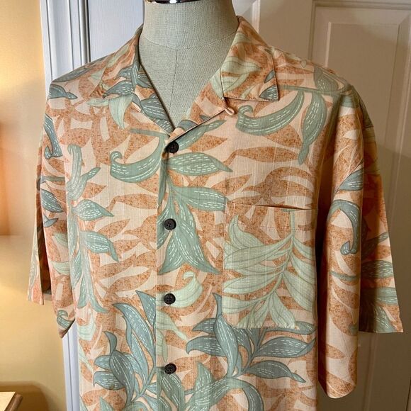 NWOT Men's Tommy Bahama Silk Floral Hawaiian Short Sleeve Camp Shirt Size LARGE - Picture 3 of 3